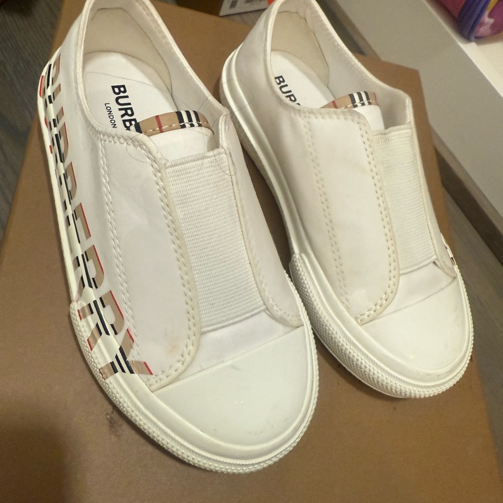 Burberry White Elastic Slip-On Shoes